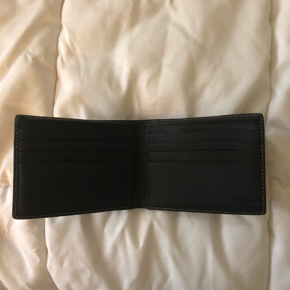 Like new men’s Coach wallet - Picture 2 of 3